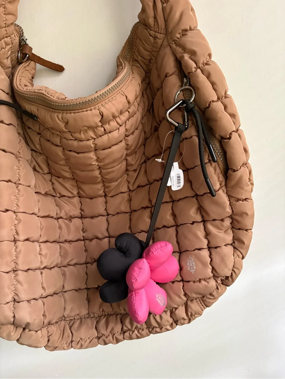 FP Movement Petal Talk Keyring 🔥 black/ bubblegum 🔥NWT!
